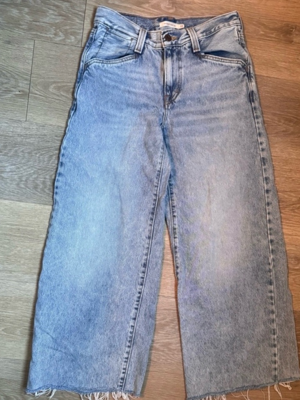 Levi's Light Blue Stonewash Denim Shorts with Water<less> Tag - Picture 3 of 8